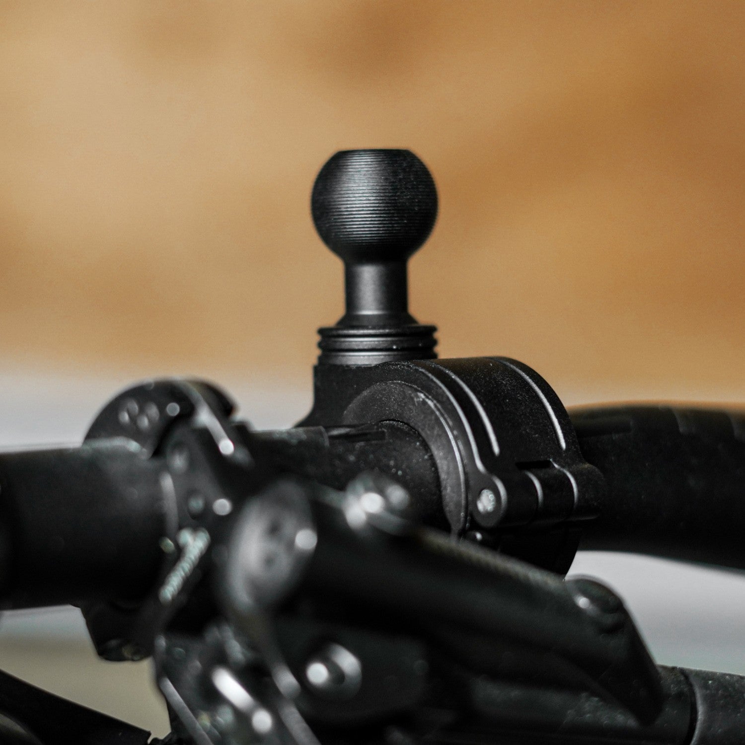 Aluminum Bike Clamp Mount with 20mm Ball – Fits Various Bar Sizes with included Bushings